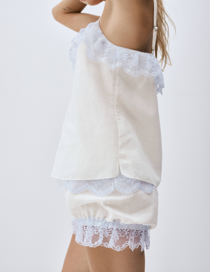 Купіть виріб ручної роботи Linen Camisole with Blue Lace “Baby Doll” від Nadiia World. Ідеальний вибір для додавання вишуканості та шарму до вашого житлового простору або колекції особистих аксесуарів.