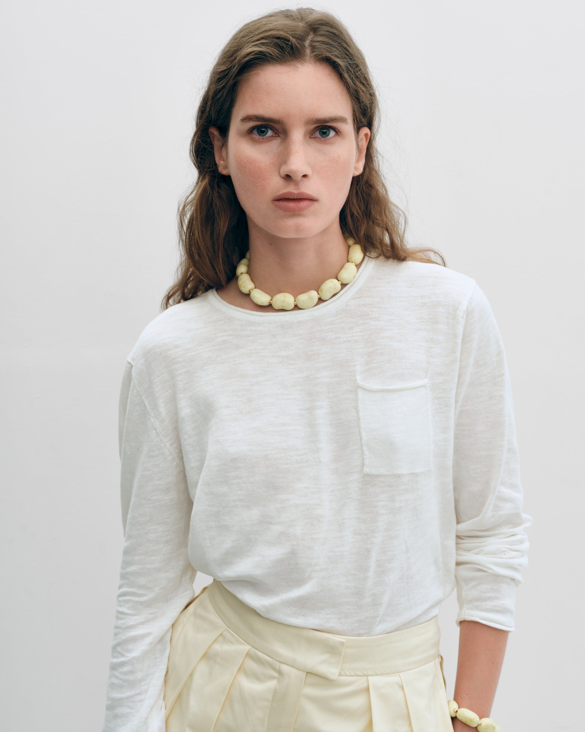 Купіть виріб ручної роботи Yellow "Beans" Necklace від Nadiia World. Ідеальний вибір для додавання вишуканості та шарму до вашого житлового простору або колекції особистих аксесуарів.