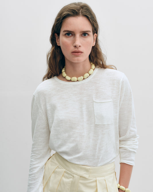 Купіть виріб ручної роботи Yellow "Beans" Necklace від Nadiia World. Ідеальний вибір для додавання вишуканості та шарму до вашого житлового простору або колекції особистих аксесуарів.