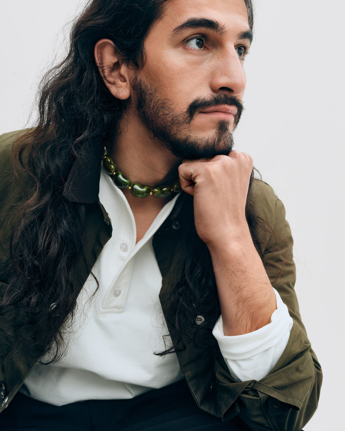 Купіть виріб ручної роботи Green «Beans» Necklace від Nadiia World. Ідеальний вибір для додавання вишуканості та шарму до вашого житлового простору або колекції особистих аксесуарів.
