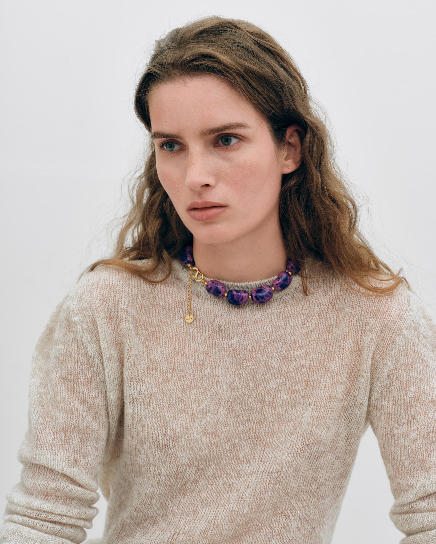 Купіть виріб ручної роботи Purple Speckled "Beans" Necklace від Nadiia World. Ідеальний вибір для додавання вишуканості та шарму до вашого житлового простору або колекції особистих аксесуарів.