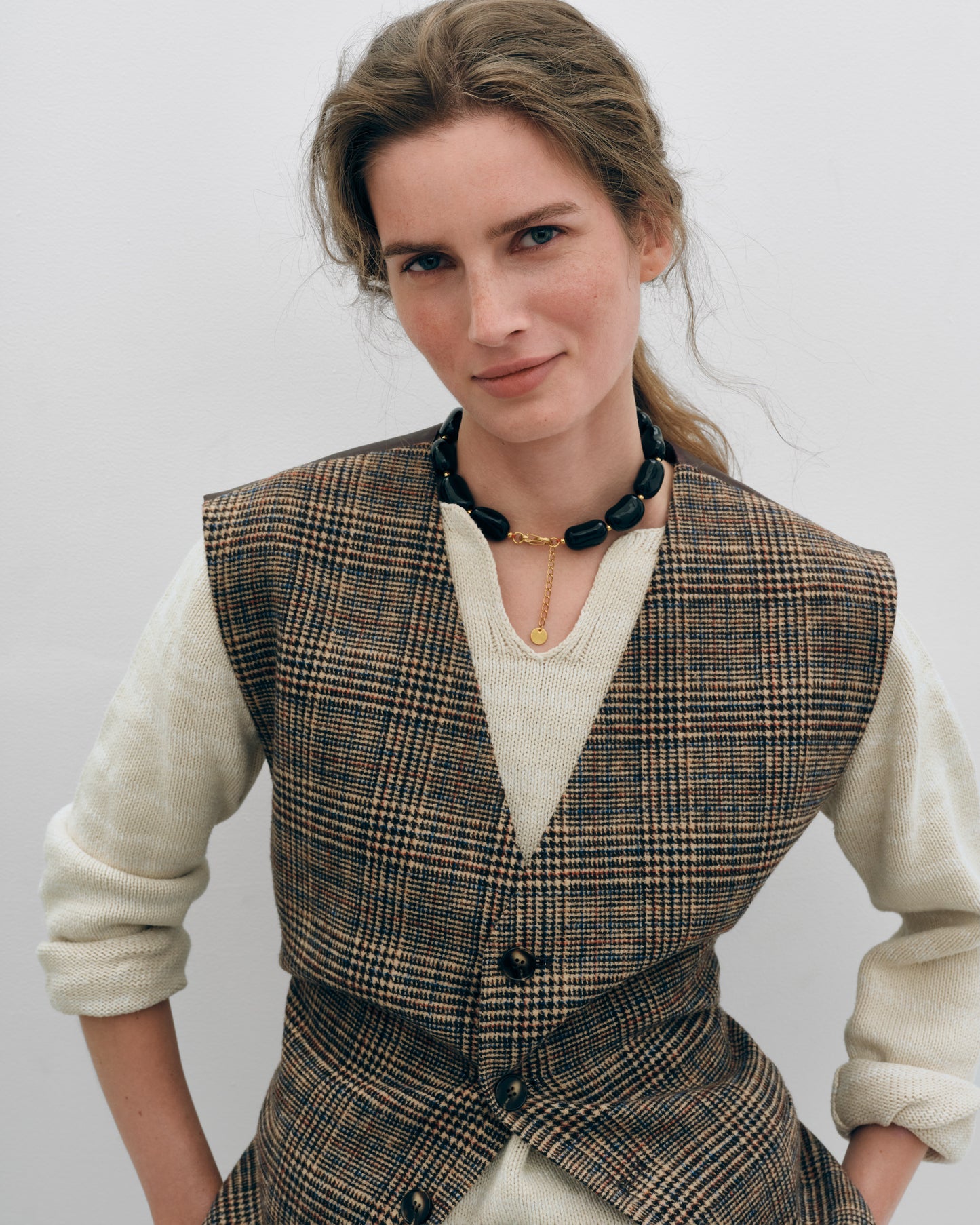 Купіть виріб ручної роботи Black "Beans" Necklace від Nadiia World. Ідеальний вибір для додавання вишуканості та шарму до вашого житлового простору або колекції особистих аксесуарів.