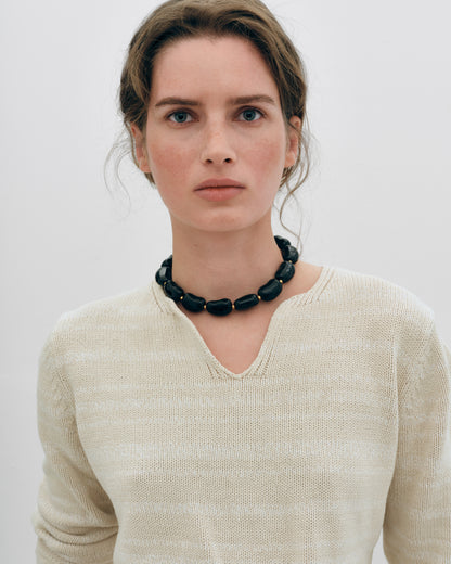 Купіть виріб ручної роботи Black "Beans" Necklace від Nadiia World. Ідеальний вибір для додавання вишуканості та шарму до вашого житлового простору або колекції особистих аксесуарів.