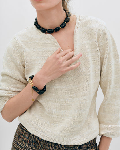 Купіть виріб ручної роботи Black "Beans" Bracelet від Nadiia World. Ідеальний вибір для додавання вишуканості та шарму до вашого житлового простору або колекції особистих аксесуарів.