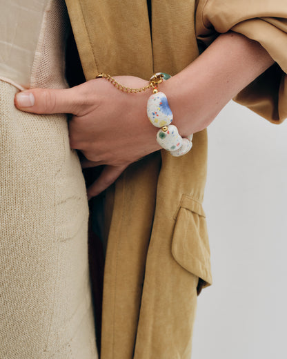 Купіть виріб ручної роботи Rainbow «Beans» Bracelet від Nadiia World. Ідеальний вибір для додавання вишуканості та шарму до вашого житлового простору або колекції особистих аксесуарів.