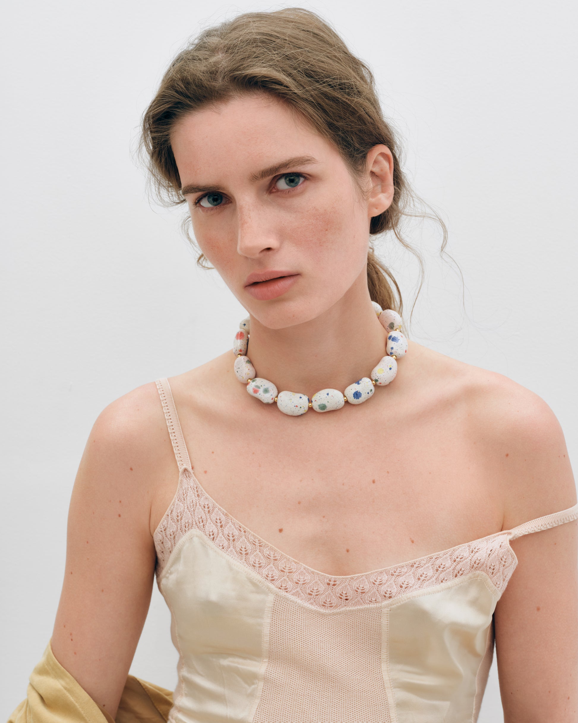 Купіть виріб ручної роботи Rainbow «Beans» Necklace від Nadiia World. Ідеальний вибір для додавання вишуканості та шарму до вашого житлового простору або колекції особистих аксесуарів.