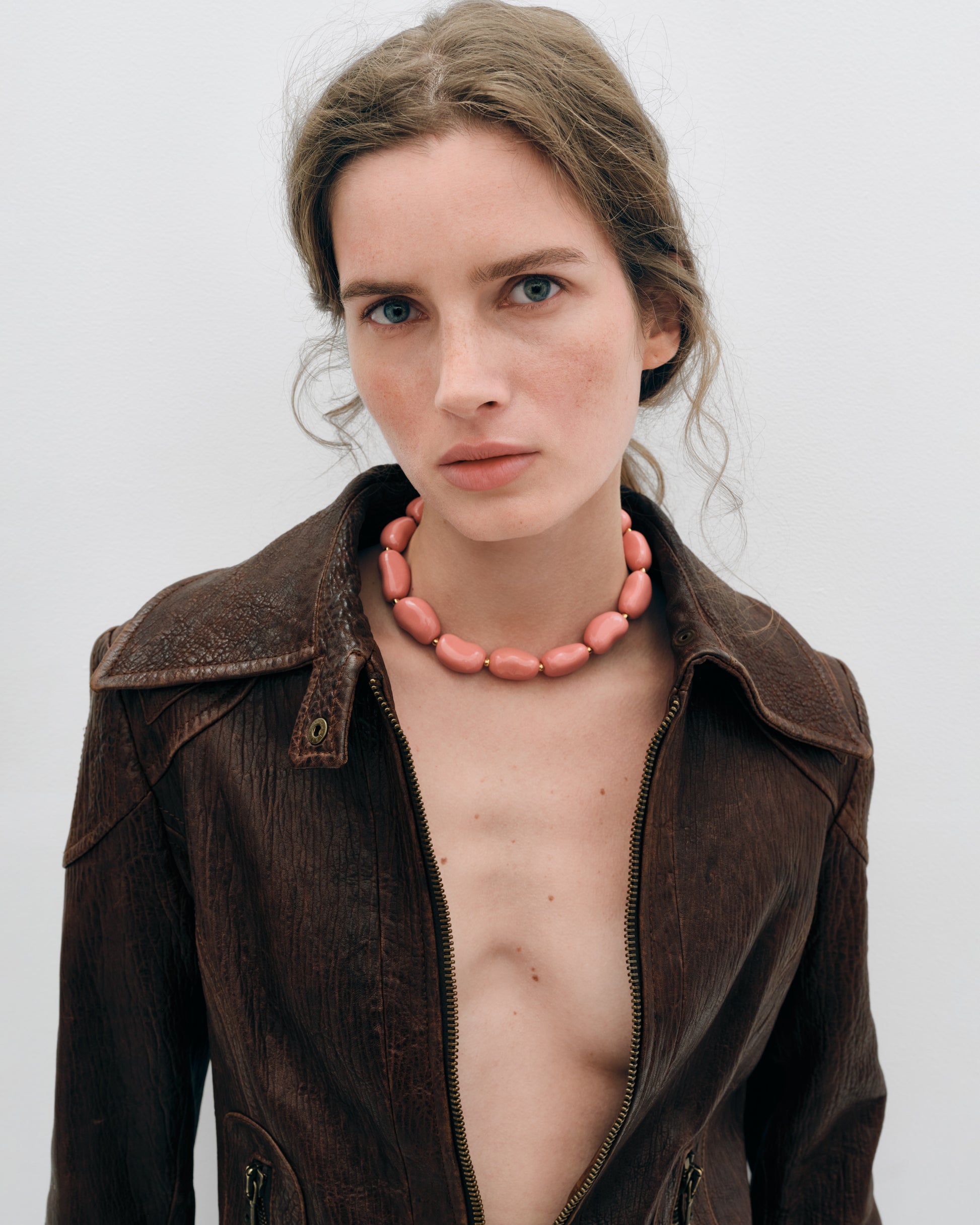 Купіть виріб ручної роботи Pink "Beans" Necklace від Nadiia World. Ідеальний вибір для додавання вишуканості та шарму до вашого житлового простору або колекції особистих аксесуарів.