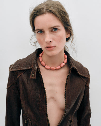 Купіть виріб ручної роботи Pink "Beans" Necklace від Nadiia World. Ідеальний вибір для додавання вишуканості та шарму до вашого житлового простору або колекції особистих аксесуарів.