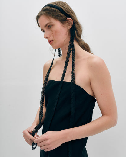 Купіть виріб ручної роботи Wreath “Sensual Pastoral” Black від Nadiia World. Ідеальний вибір для додавання вишуканості та шарму до вашого житлового простору або колекції особистих аксесуарів.