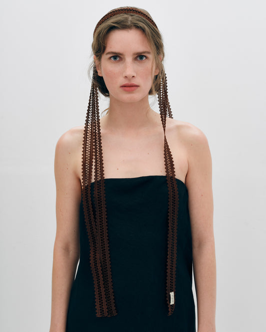 Купіть виріб ручної роботи Wreath “Sensual Pastoral” Brunette Brown від Nadiia World. Ідеальний вибір для додавання вишуканості та шарму до вашого житлового простору або колекції особистих аксесуарів.