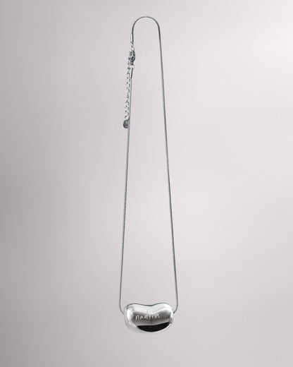 Купіть виріб ручної роботи Silver “Bean” Pendant від Nadiia World. Ідеальний вибір для додавання вишуканості та шарму до вашого житлового простору або колекції особистих аксесуарів.