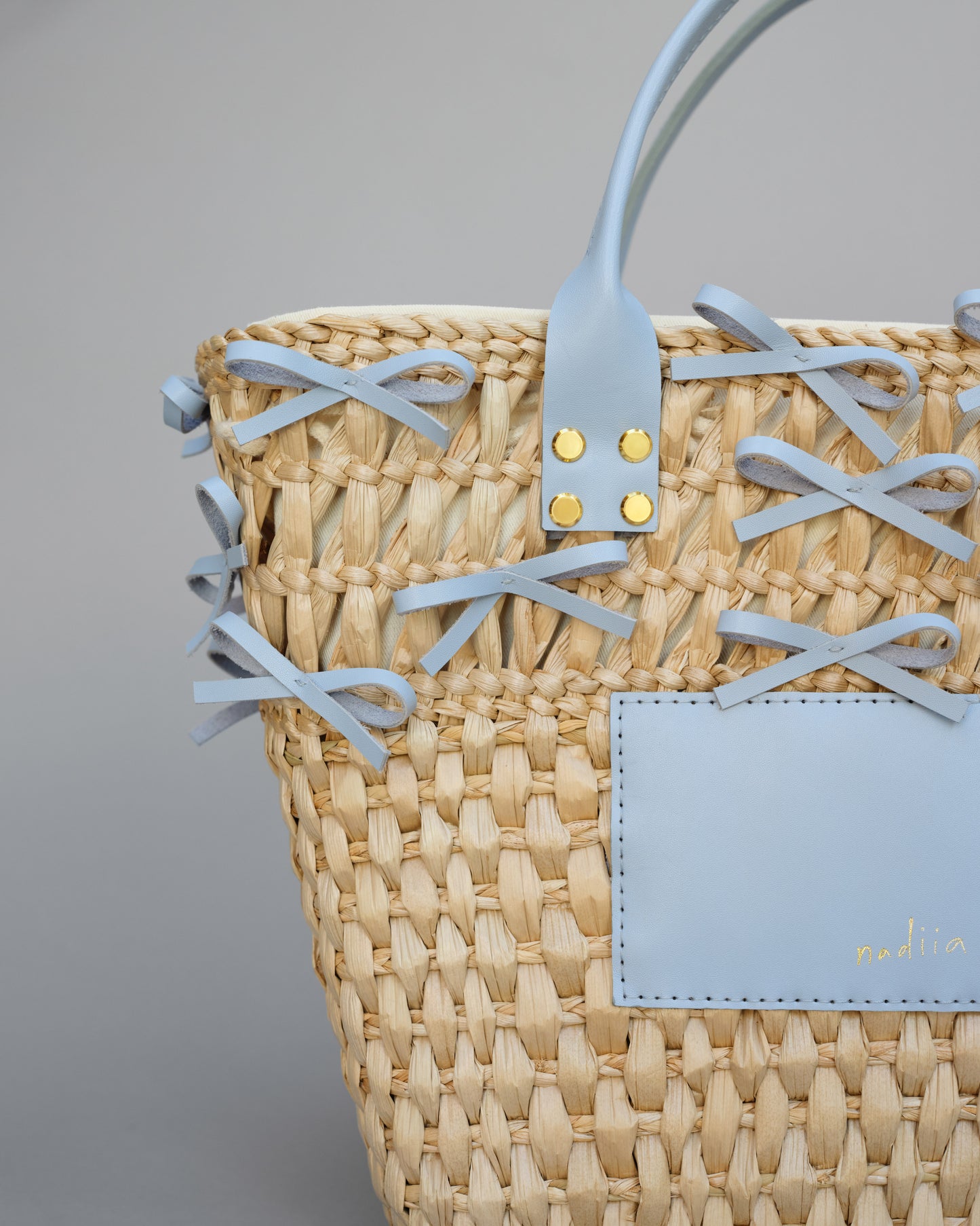 Купіть виріб ручної роботи Baby Blue Bag від Nadiia World. Ідеальний вибір для додавання вишуканості та шарму до вашого житлового простору або колекції особистих аксесуарів.