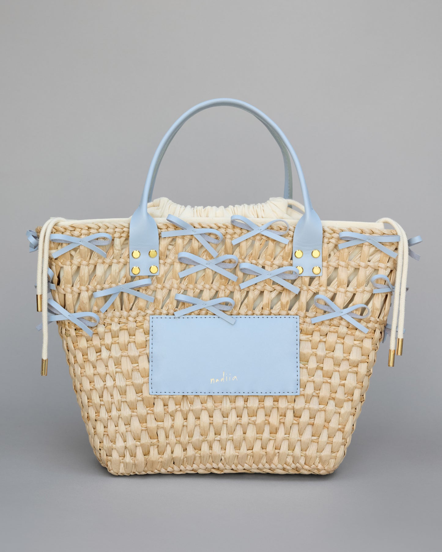 Купіть виріб ручної роботи Baby Blue Bag від Nadiia World. Ідеальний вибір для додавання вишуканості та шарму до вашого житлового простору або колекції особистих аксесуарів.