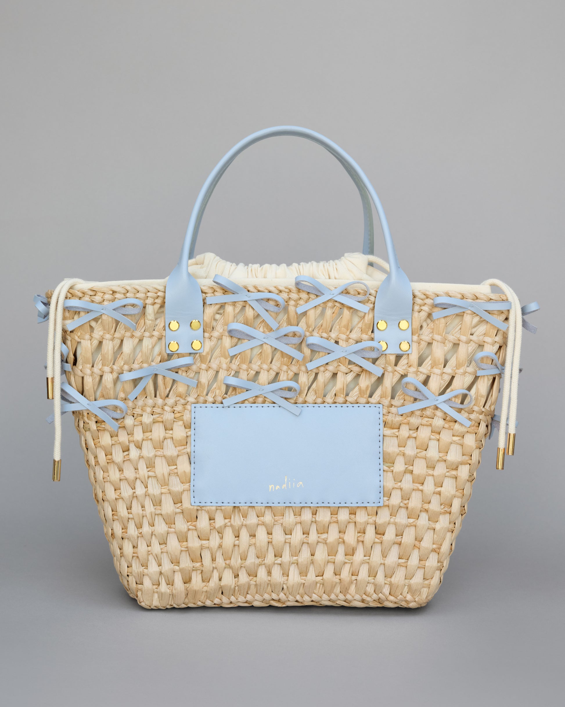 Купіть виріб ручної роботи Baby Blue Bag від Nadiia World. Ідеальний вибір для додавання вишуканості та шарму до вашого житлового простору або колекції особистих аксесуарів.
