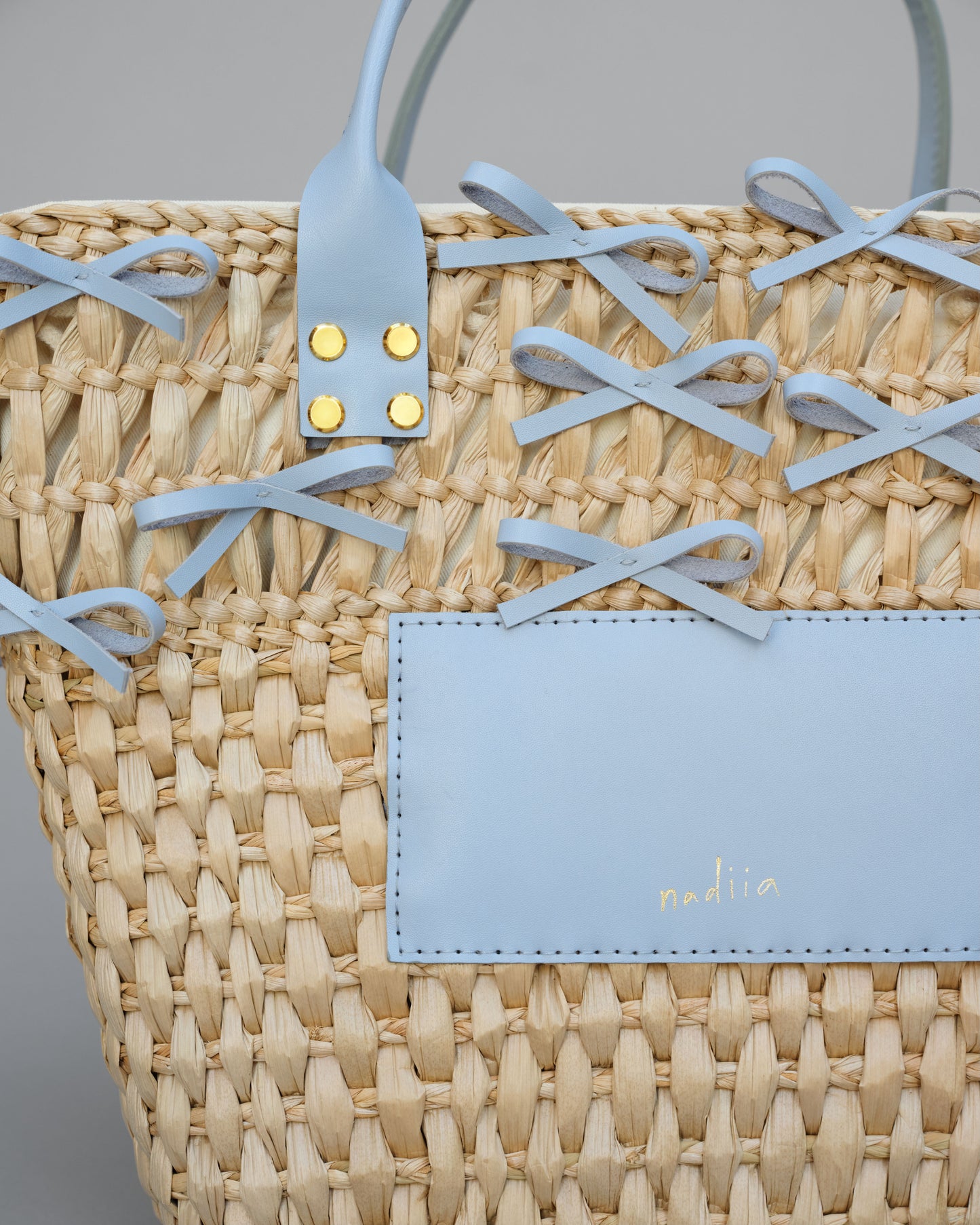 Купіть виріб ручної роботи Baby Blue Bag від Nadiia World. Ідеальний вибір для додавання вишуканості та шарму до вашого житлового простору або колекції особистих аксесуарів.