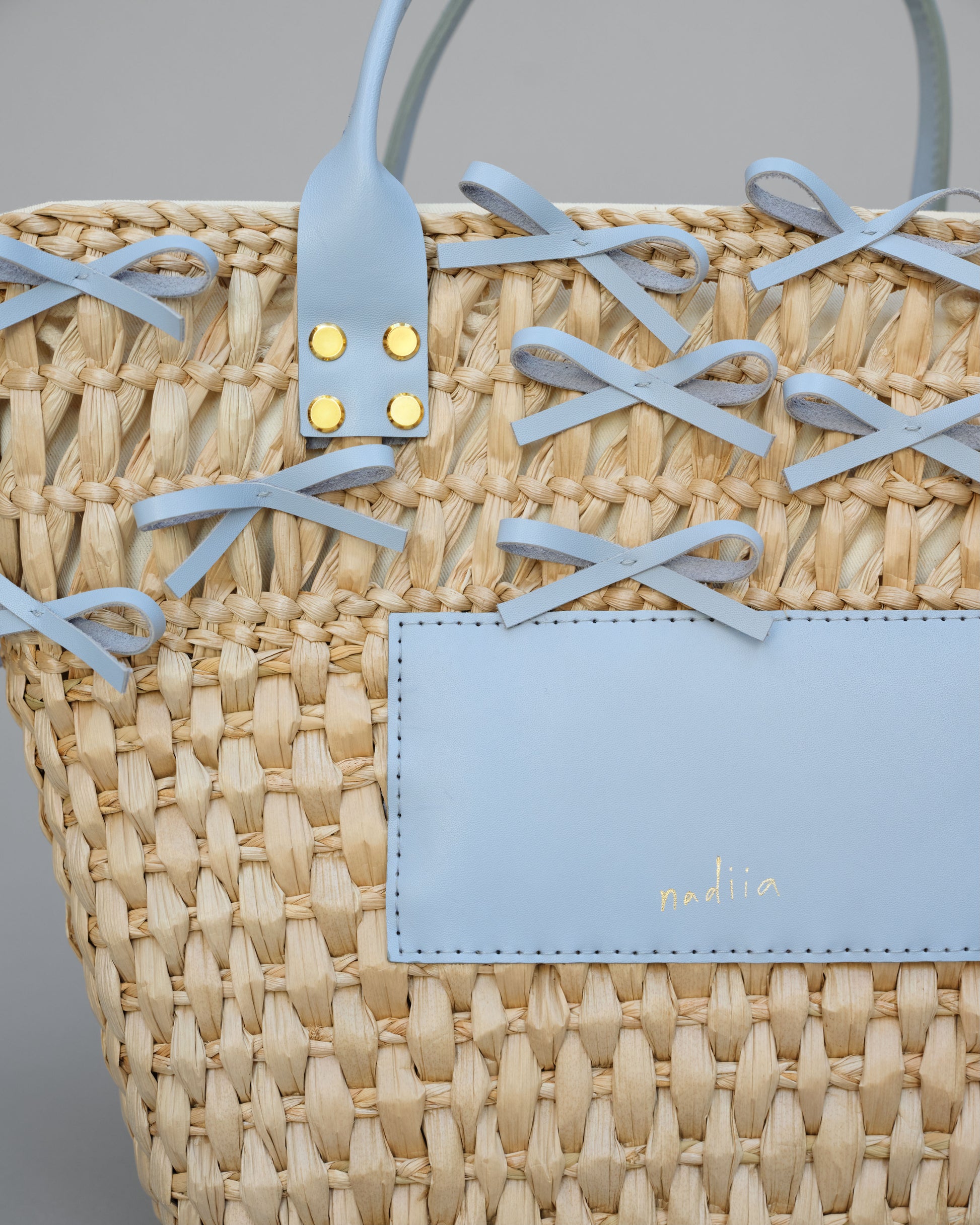 Купіть виріб ручної роботи Baby Blue Bag від Nadiia World. Ідеальний вибір для додавання вишуканості та шарму до вашого житлового простору або колекції особистих аксесуарів.