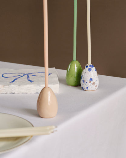 Купіть виріб ручної роботи Candlestick Egg Peach від Nadiia World. Ідеальний вибір для додавання вишуканості та шарму до вашого житлового простору або колекції особистих аксесуарів.
