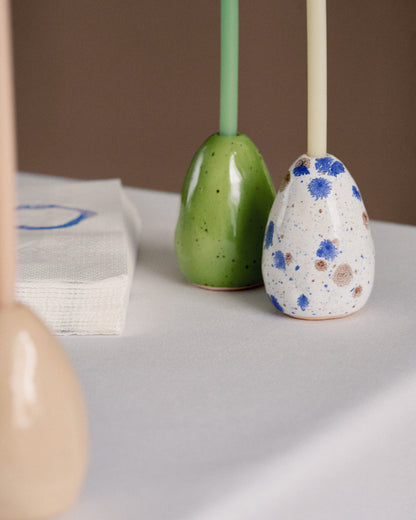 Купіть виріб ручної роботи Candlestick Egg Peach від Nadiia World. Ідеальний вибір для додавання вишуканості та шарму до вашого житлового простору або колекції особистих аксесуарів.