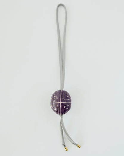 Купіть виріб ручної роботи Bag charm “Purple Pysanka” від Nadiia World. Ідеальний вибір для додавання вишуканості та шарму до вашого житлового простору або колекції особистих аксесуарів.