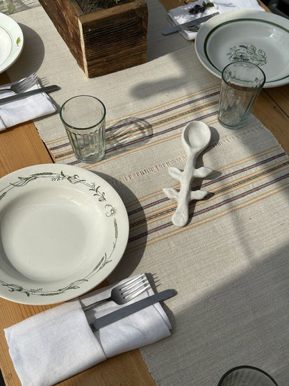 Купіть виріб ручної роботи Ceramic Spoon від Nadiia World. Ідеальний вибір для додавання вишуканості та шарму до вашого житлового простору або колекції особистих аксесуарів.