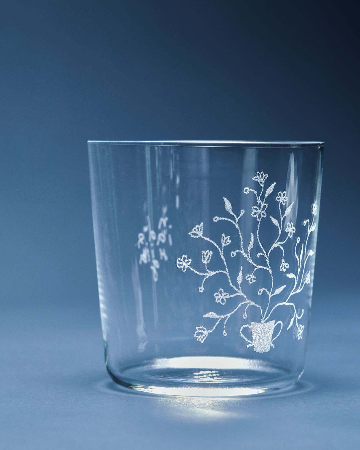 Купіть виріб ручної роботи Divine Garden Glasses від Nadiia World. Ідеальний вибір для додавання вишуканості та шарму до вашого житлового простору або колекції особистих аксесуарів.