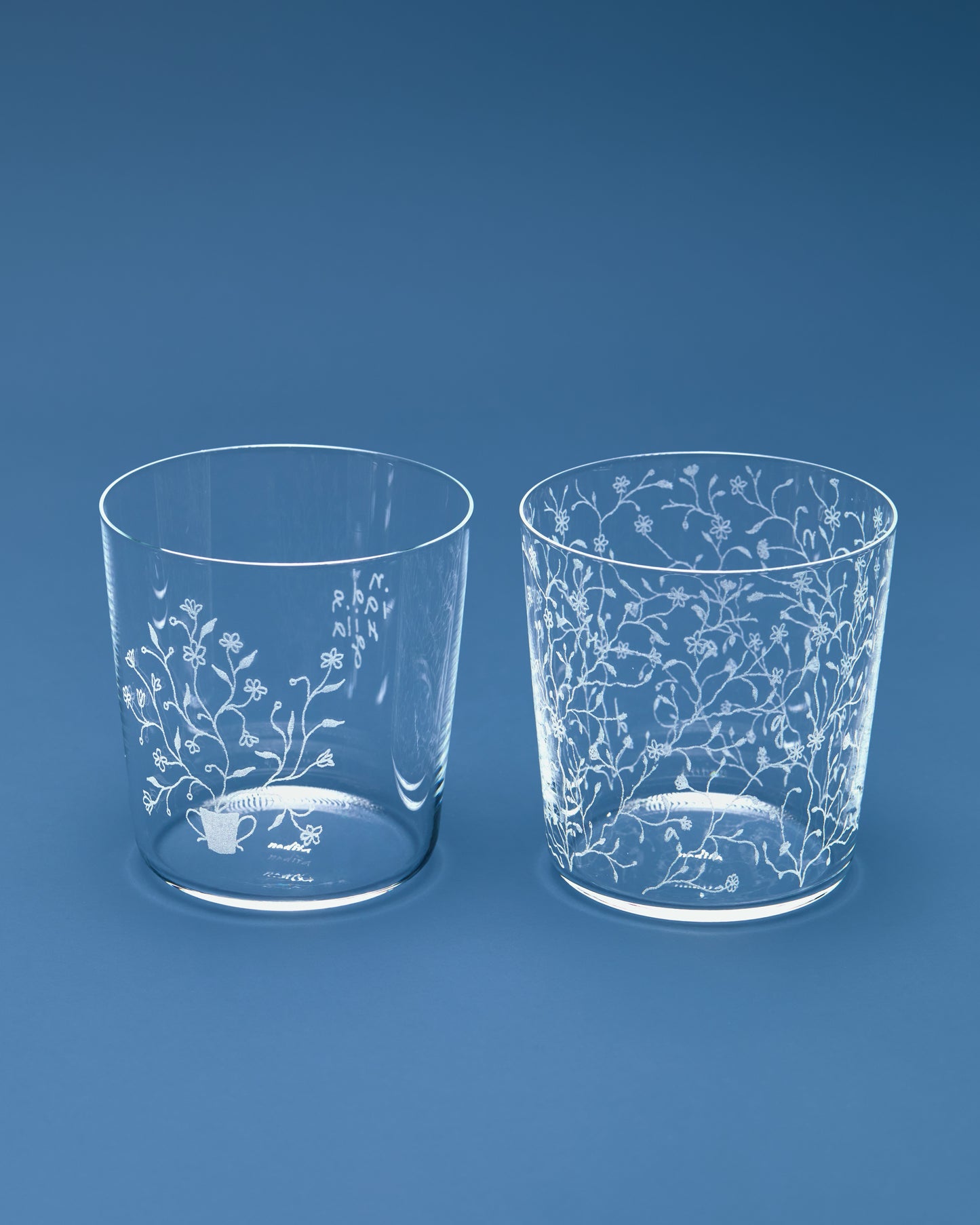 Купіть виріб ручної роботи Divine Garden Glasses від Nadiia World. Ідеальний вибір для додавання вишуканості та шарму до вашого житлового простору або колекції особистих аксесуарів.