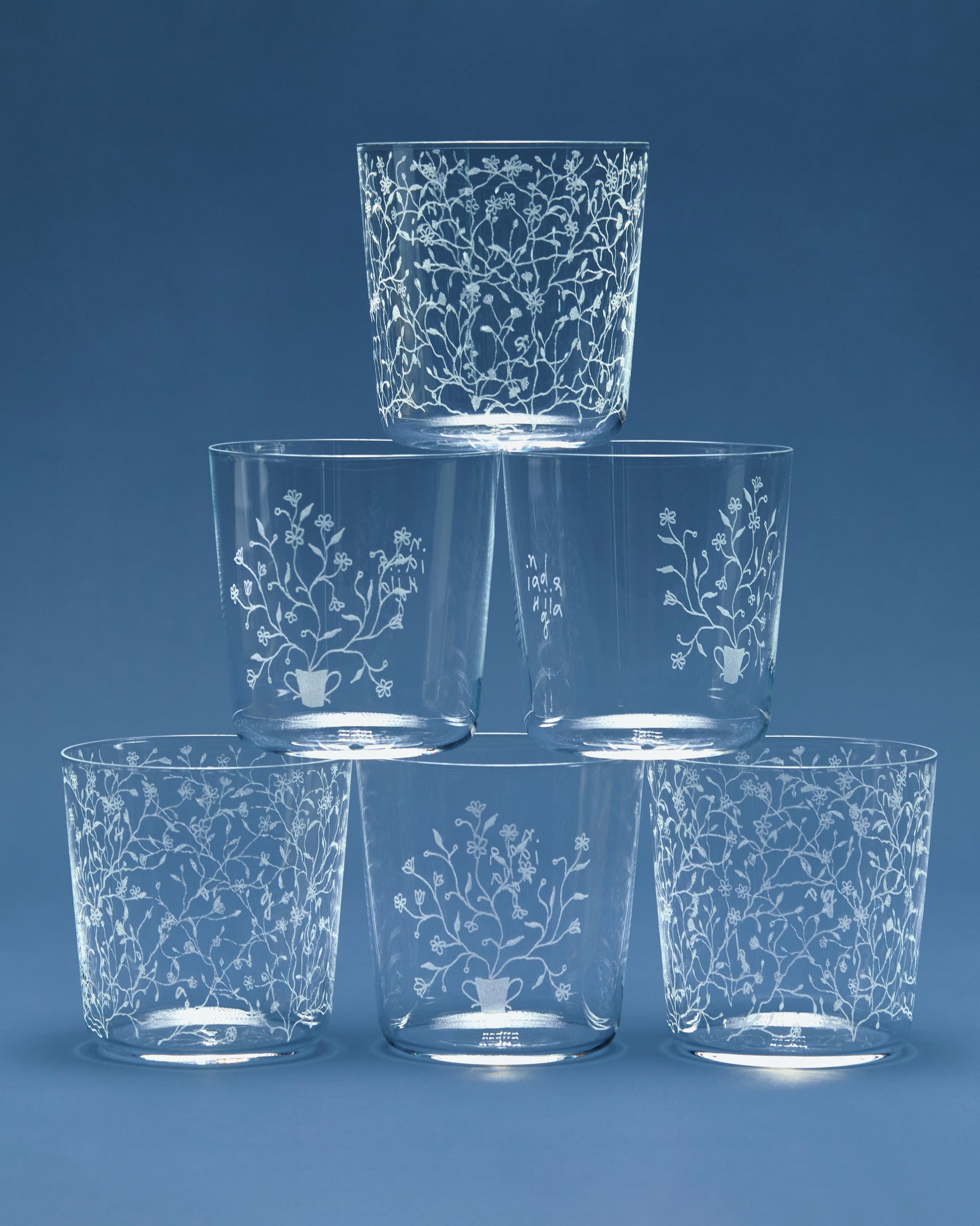 Купіть виріб ручної роботи Divine Garden Glasses від Nadiia World. Ідеальний вибір для додавання вишуканості та шарму до вашого житлового простору або колекції особистих аксесуарів.
