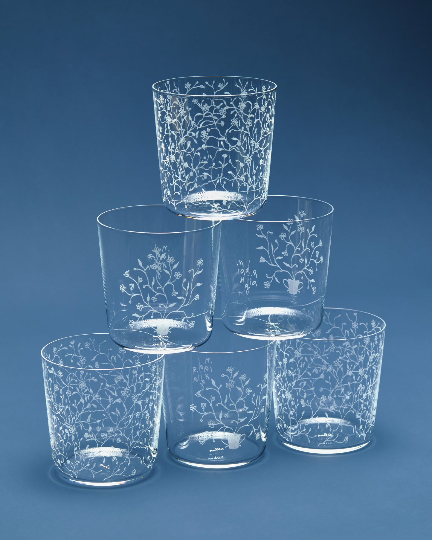 Купіть виріб ручної роботи Divine Garden Glasses від Nadiia World. Ідеальний вибір для додавання вишуканості та шарму до вашого житлового простору або колекції особистих аксесуарів.