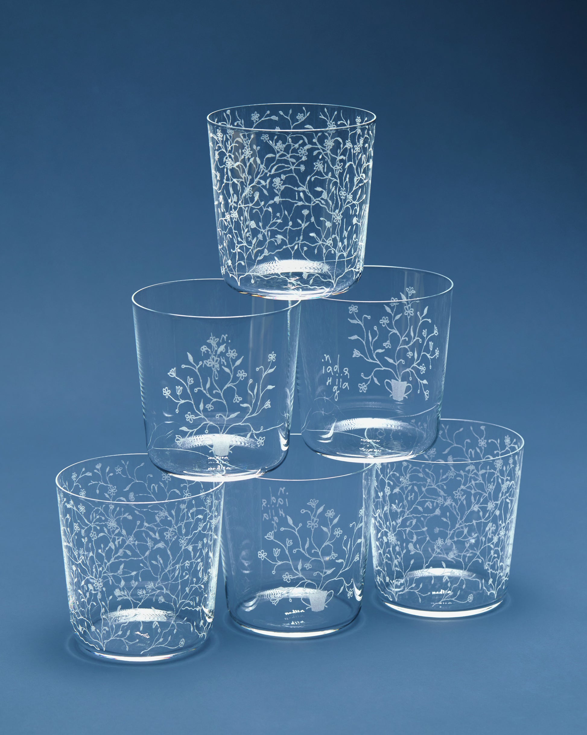 Купіть виріб ручної роботи Divine Garden Glasses від Nadiia World. Ідеальний вибір для додавання вишуканості та шарму до вашого житлового простору або колекції особистих аксесуарів.