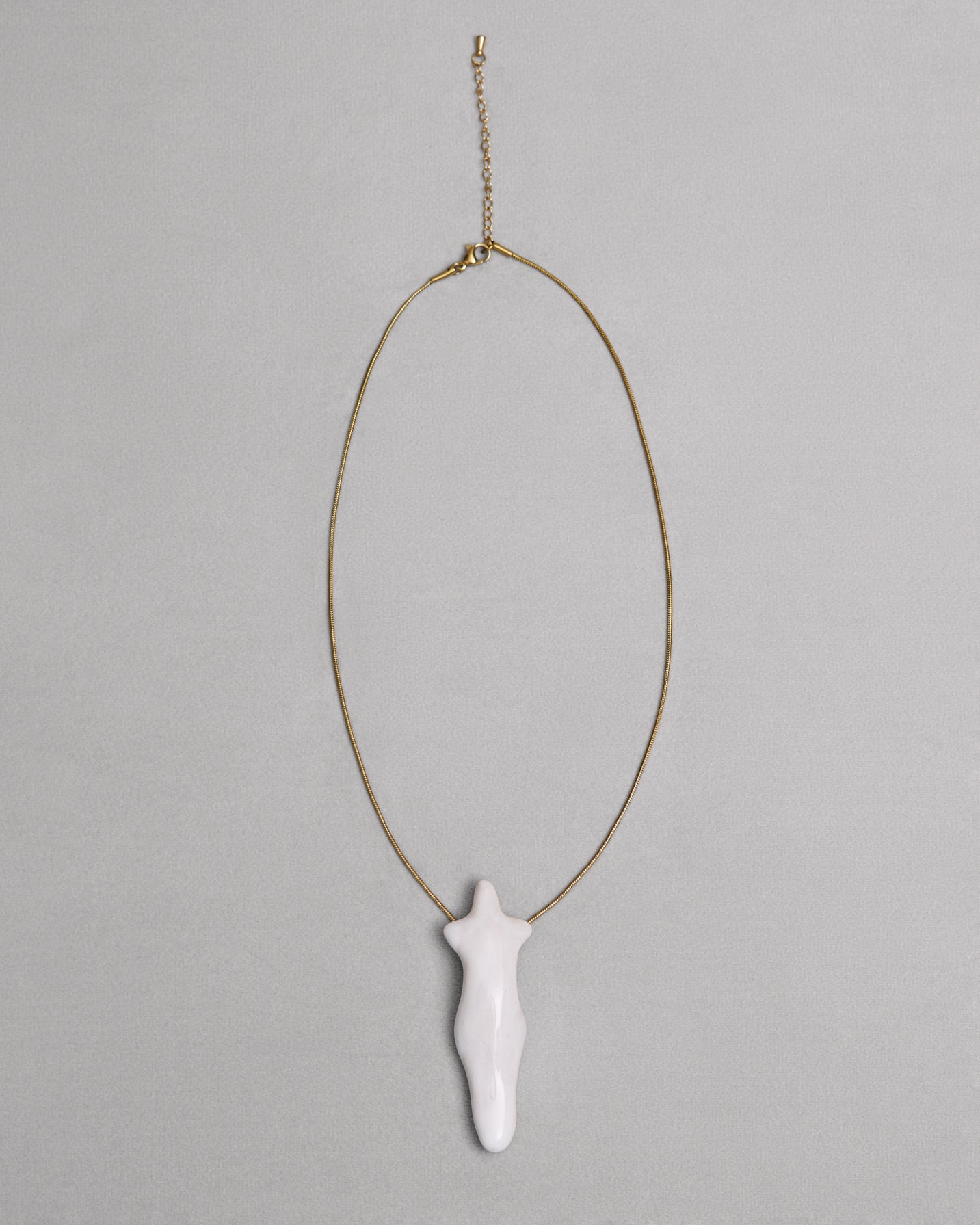 Porcelain Oranta pendant with a gold chain in White