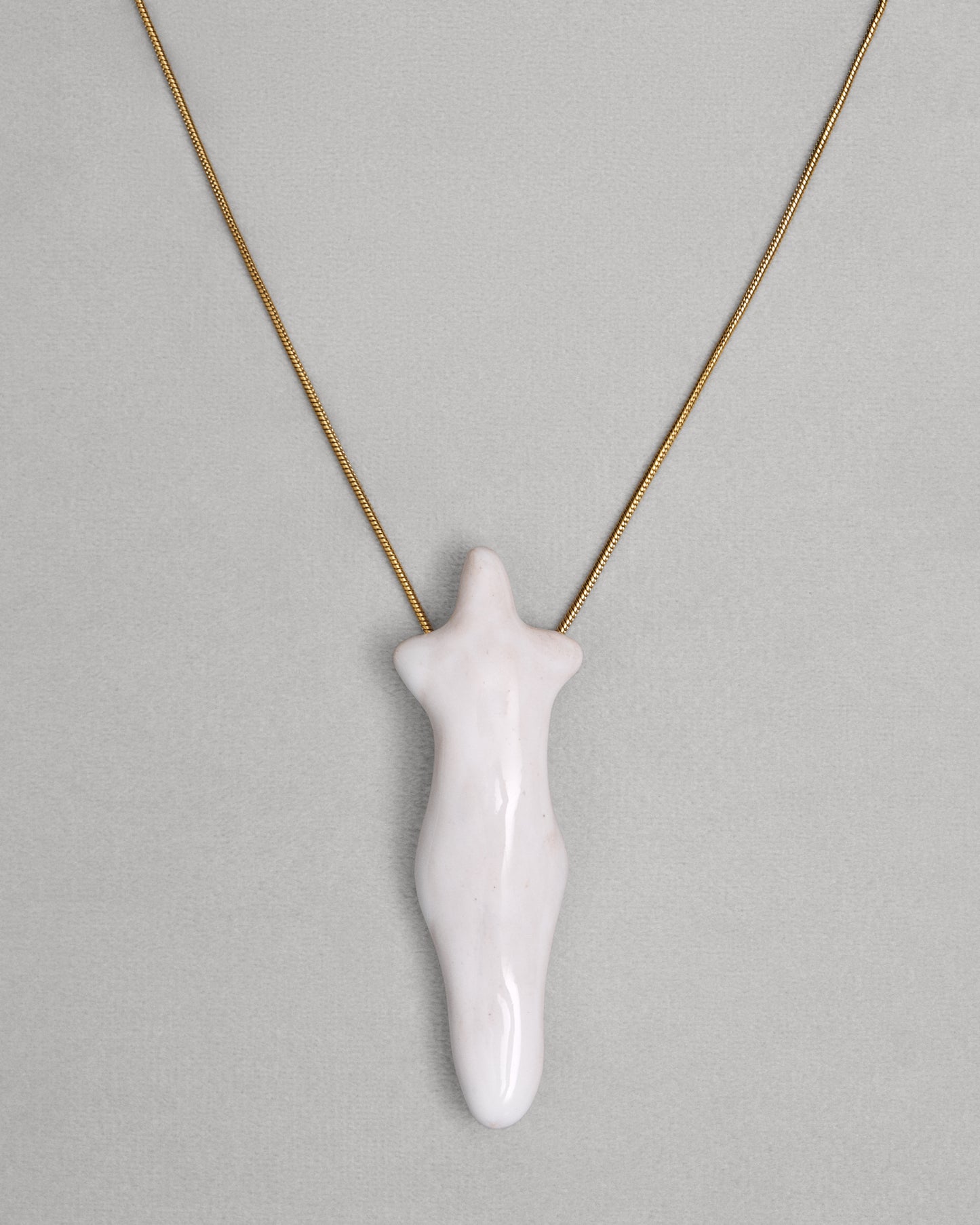 Porcelain Oranta pendant with a gold chain in White