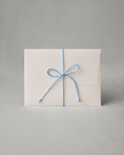 Купіть виріб ручної роботи Nadiia World Nadiia Card від Nadiia World. Ідеальний вибір для додавання вишуканості та шарму до вашого житлового простору або колекції особистих аксесуарів.