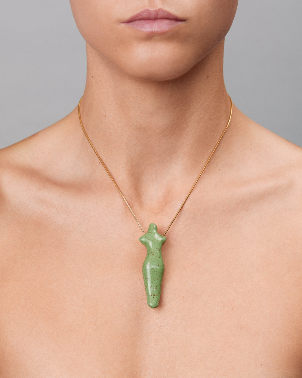 Porcelain Oranta pendant with a gold chain in Green