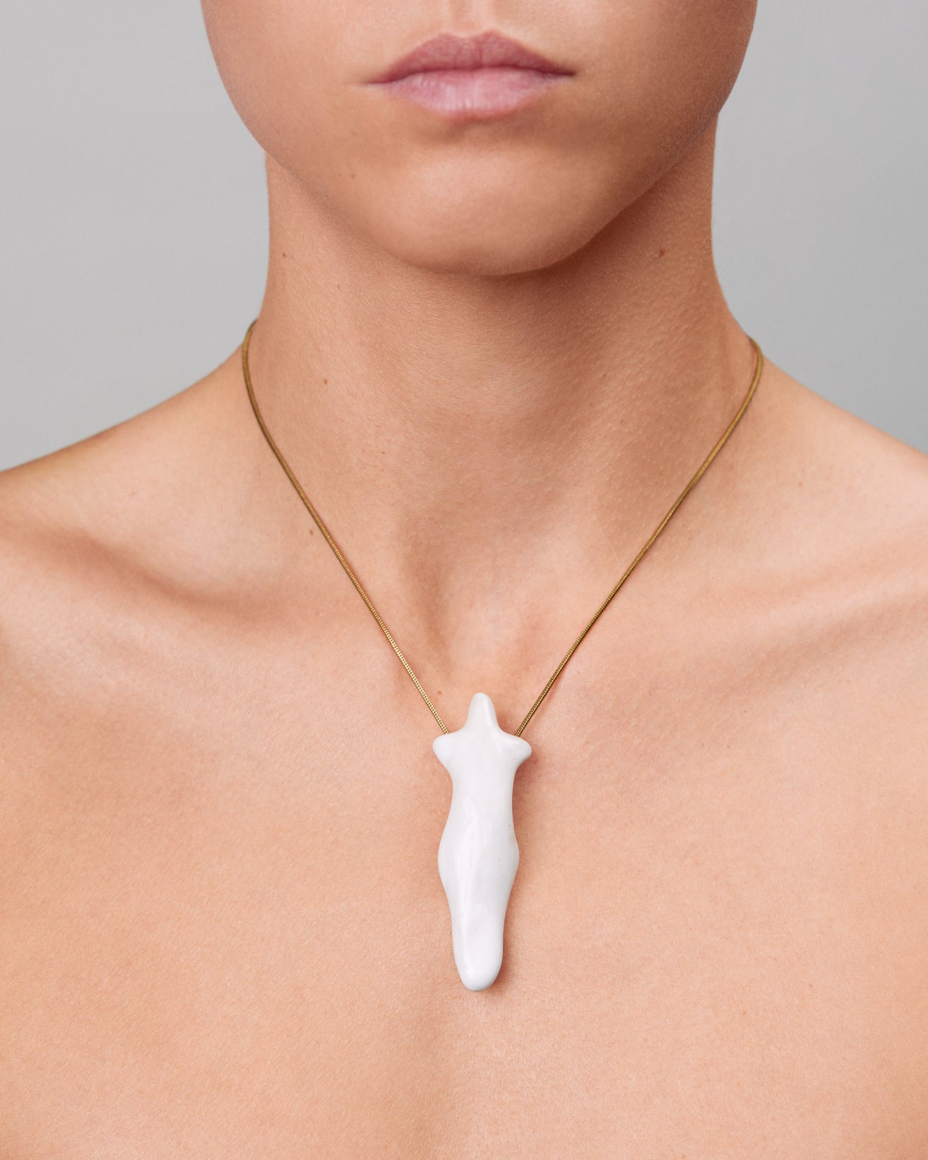 Porcelain Oranta pendant with a gold chain in White