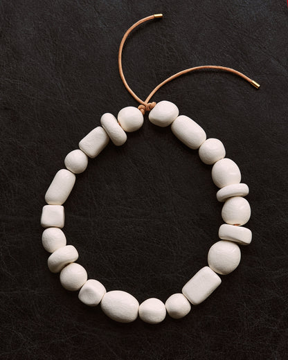 Купіть виріб ручної роботи Necklace with white ceramic beads від Nadiia World. Ідеальний вибір для додавання вишуканості та шарму до вашого житлового простору або колекції особистих аксесуарів.