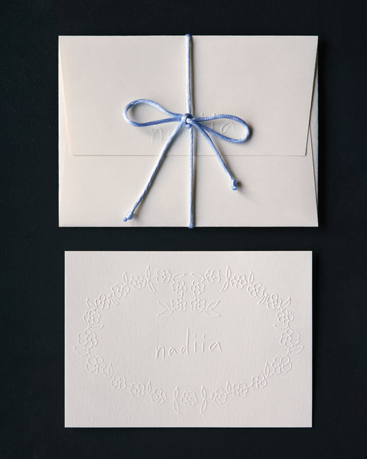 Купіть виріб ручної роботи Nadiia World Invitation Card від Nadiia World. Ідеальний вибір для додавання вишуканості та шарму до вашого житлового простору або колекції особистих аксесуарів.