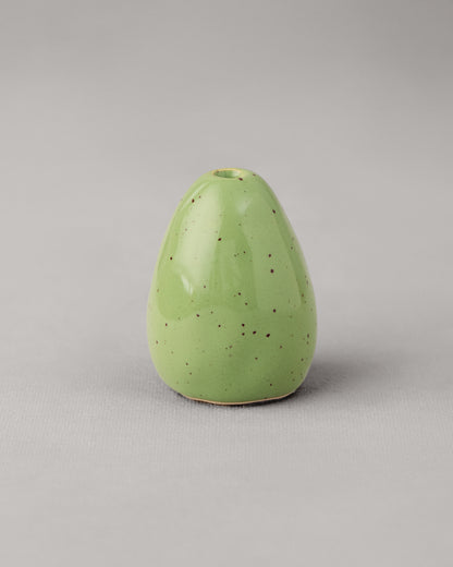 Купіть виріб ручної роботи Candlestick Egg Green від Nadiia World. Ідеальний вибір для додавання вишуканості та шарму до вашого житлового простору або колекції особистих аксесуарів.