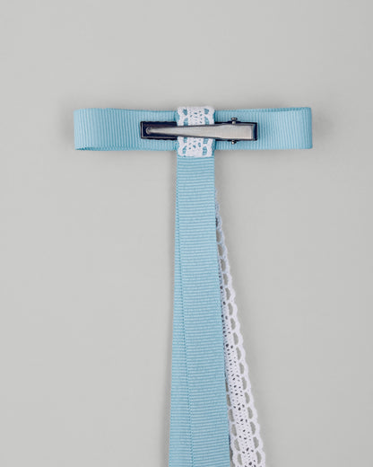 Купіть виріб ручної роботи Blue Lace Ribbon Barrette від Nadiia World. Ідеальний вибір для додавання вишуканості та шарму до вашого житлового простору або колекції особистих аксесуарів.