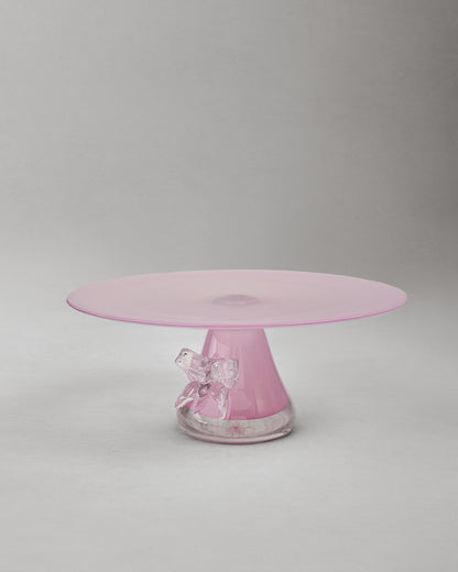 Купіть виріб ручної роботи Cake Stand with a Bow "Nadiia" від Nadiia World. Ідеальний вибір для додавання вишуканості та шарму до вашого житлового простору або колекції особистих аксесуарів.
