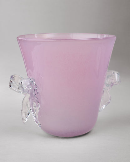 Купіть виріб ручної роботи Champagne Bucket with Two Bows "Nadiia" від Nadiia World. Ідеальний вибір для додавання вишуканості та шарму до вашого житлового простору або колекції особистих аксесуарів.