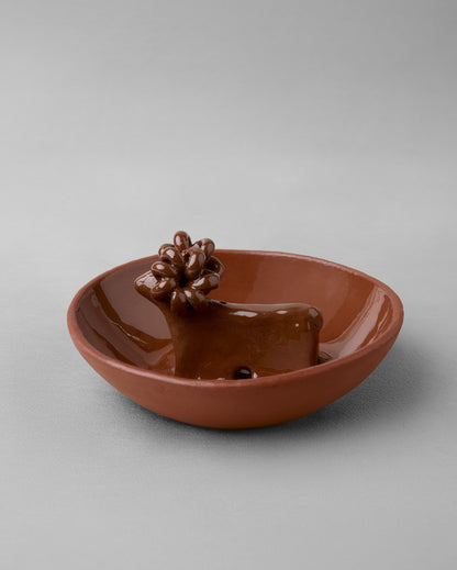 Купіть виріб ручної роботи "Terracote Ram" Incense Plate від Nadiia World. Ідеальний вибір для додавання вишуканості та шарму до вашого житлового простору або колекції особистих аксесуарів.