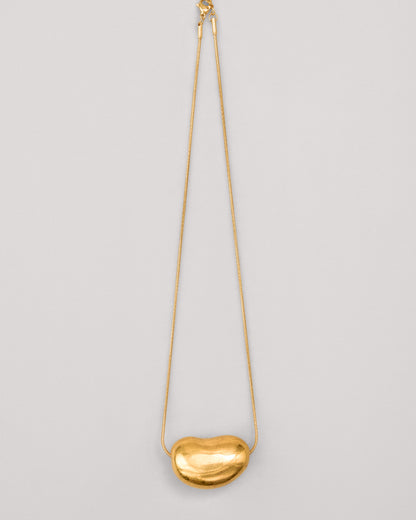 Купіть виріб ручної роботи Golden "Bean" Pendant від Nadiia World. Ідеальний вибір для додавання вишуканості та шарму до вашого житлового простору або колекції особистих аксесуарів.
