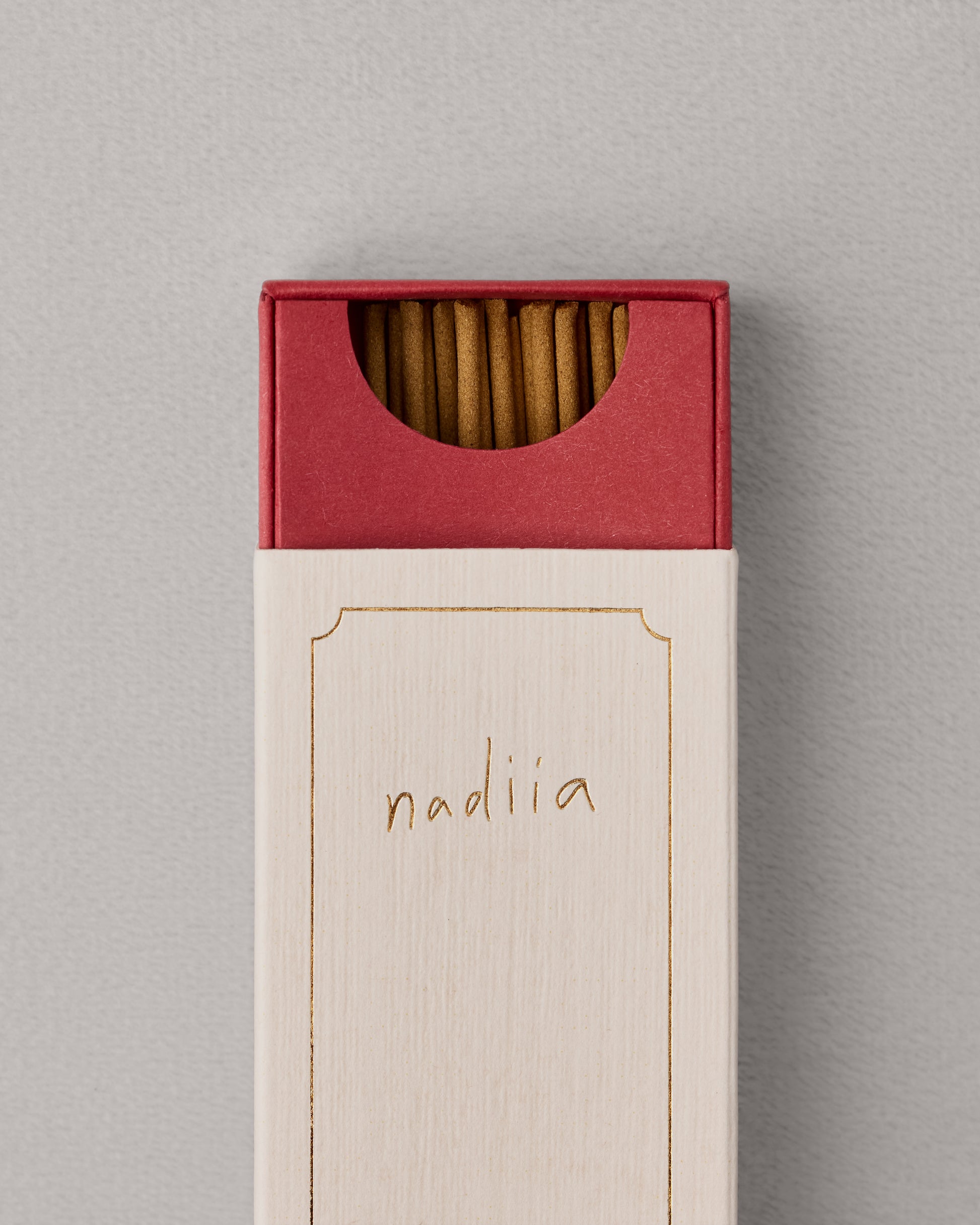 Купіть виріб ручної роботи Incense "Water Lily" від Nadiia World. Ідеальний вибір для додавання вишуканості та шарму до вашого житлового простору або колекції особистих аксесуарів.