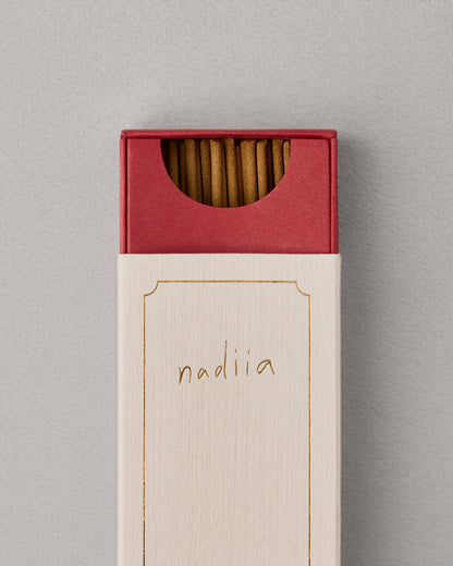 Купіть виріб ручної роботи Incense "Water Lily" від Nadiia World. Ідеальний вибір для додавання вишуканості та шарму до вашого житлового простору або колекції особистих аксесуарів.