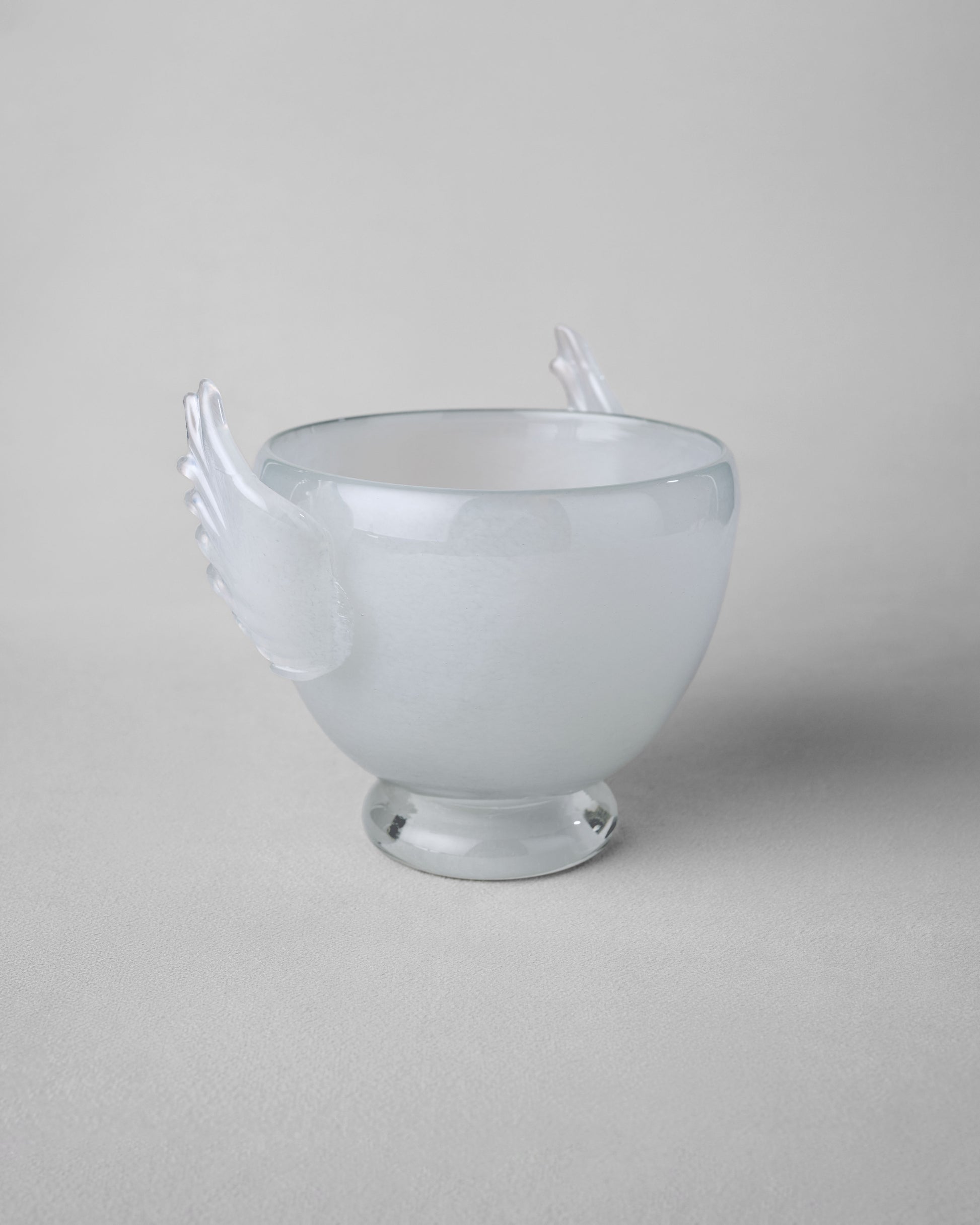 Купіть виріб ручної роботи Candy Jar "Wings" від Nadiia World. Ідеальний вибір для додавання вишуканості та шарму до вашого житлового простору або колекції особистих аксесуарів.