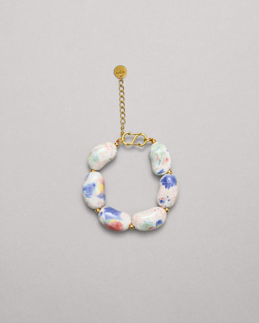 Купіть виріб ручної роботи Rainbow «Beans» Bracelet від Nadiia World. Ідеальний вибір для додавання вишуканості та шарму до вашого житлового простору або колекції особистих аксесуарів.