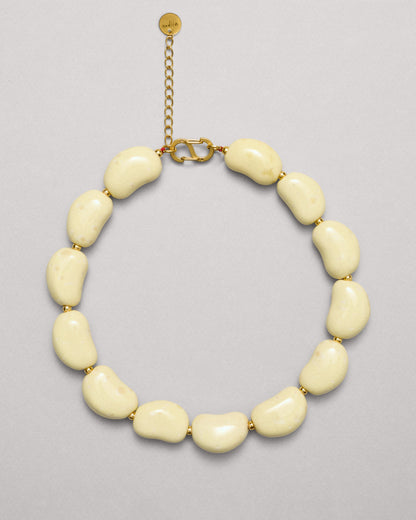 Купіть виріб ручної роботи Yellow "Beans" Necklace від Nadiia World. Ідеальний вибір для додавання вишуканості та шарму до вашого житлового простору або колекції особистих аксесуарів.