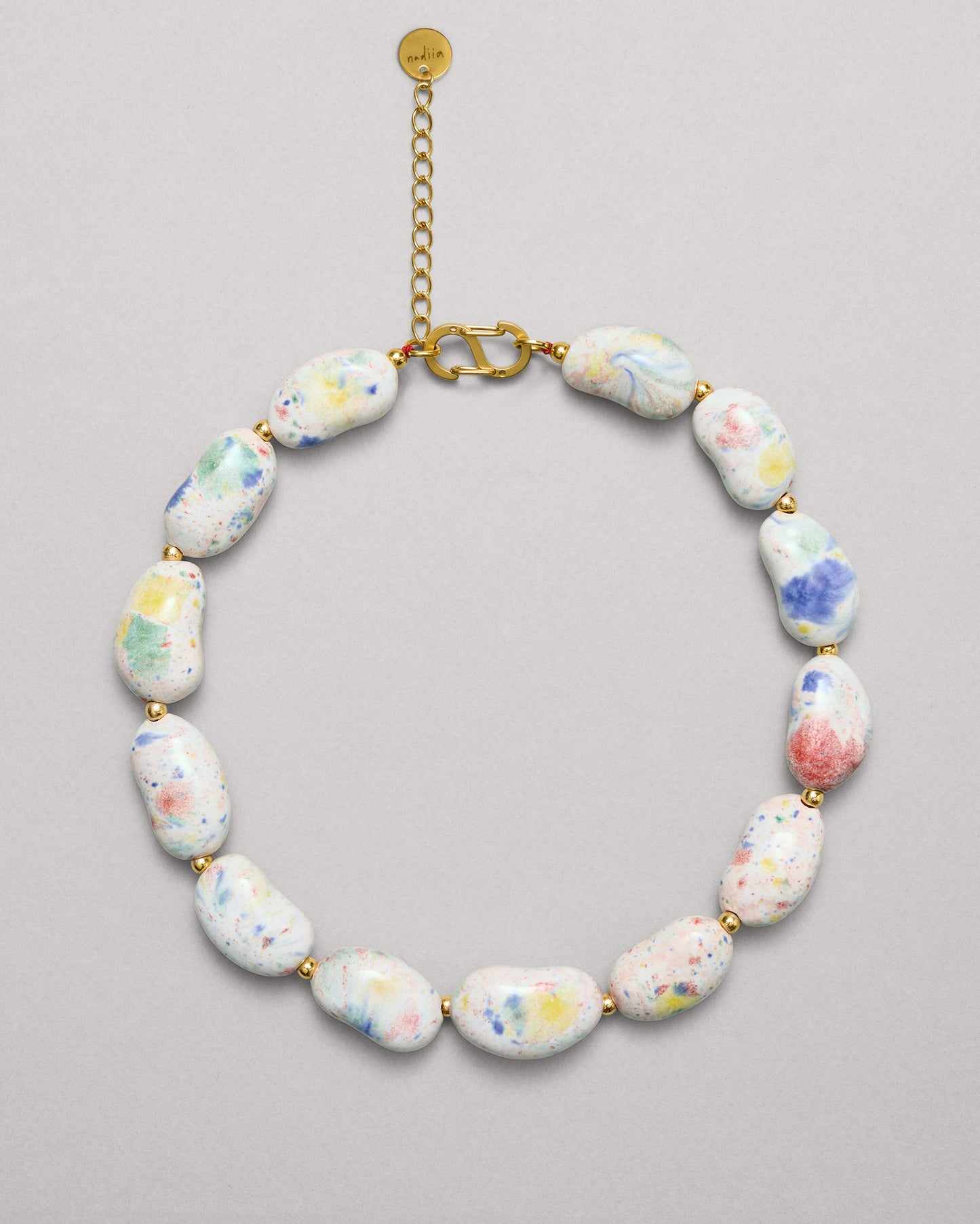 Купіть виріб ручної роботи Rainbow «Beans» Necklace від Nadiia World. Ідеальний вибір для додавання вишуканості та шарму до вашого житлового простору або колекції особистих аксесуарів.