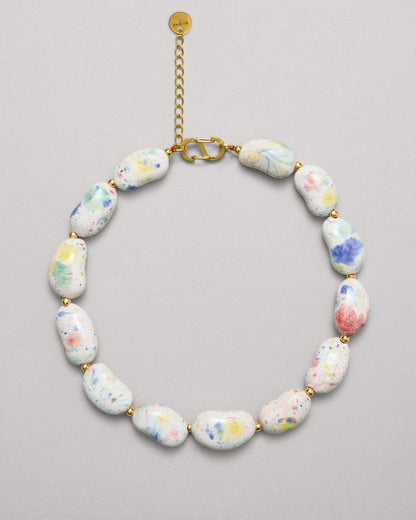 Купіть виріб ручної роботи Rainbow «Beans» Necklace від Nadiia World. Ідеальний вибір для додавання вишуканості та шарму до вашого житлового простору або колекції особистих аксесуарів.