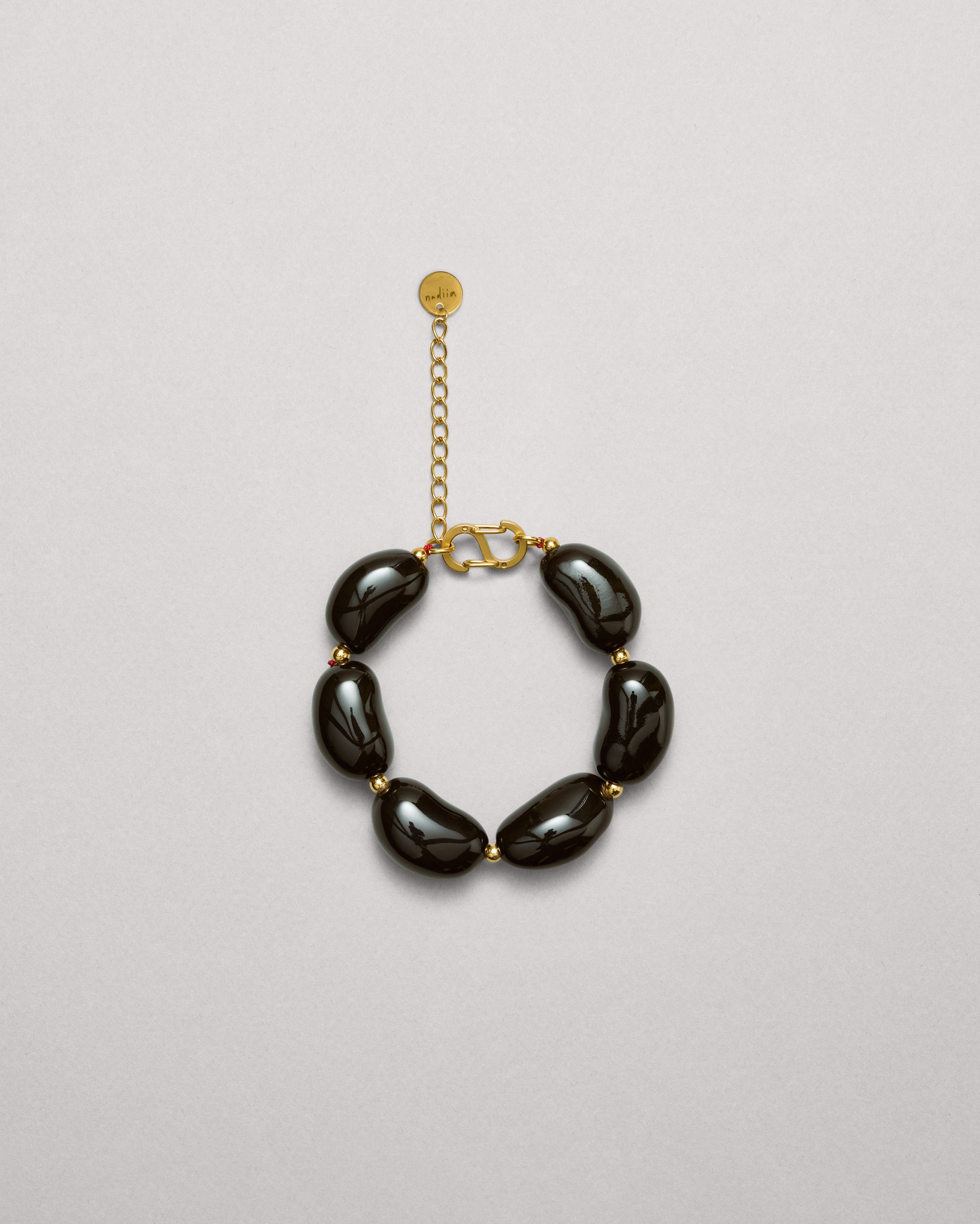 Купіть виріб ручної роботи Black "Beans" Bracelet від Nadiia World. Ідеальний вибір для додавання вишуканості та шарму до вашого житлового простору або колекції особистих аксесуарів.